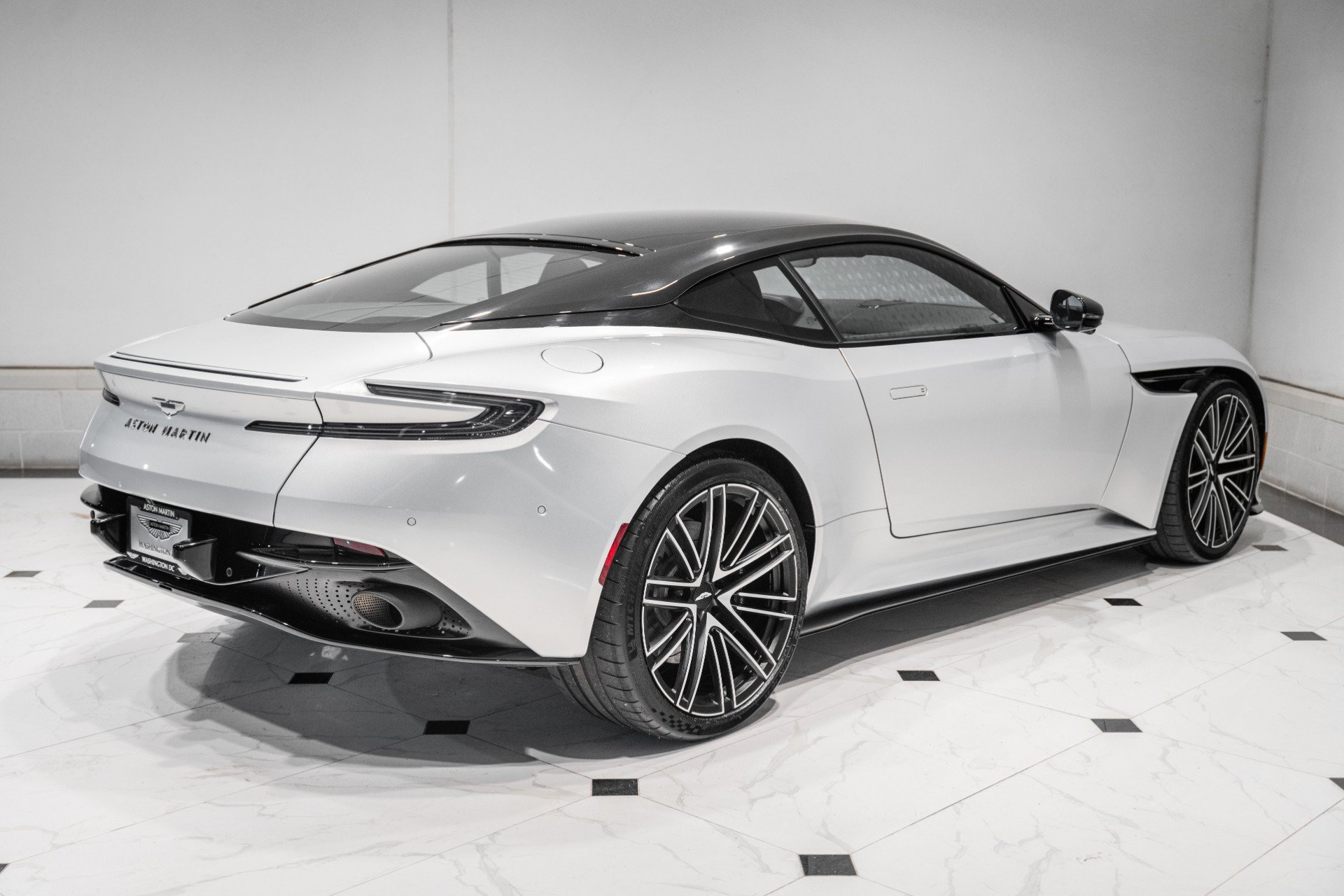 Used 2024 Aston Martin DB12 Coupe RWD image 41