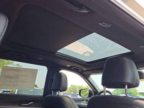 New 2025 Jeep Grand Cherokee L Limited image 12