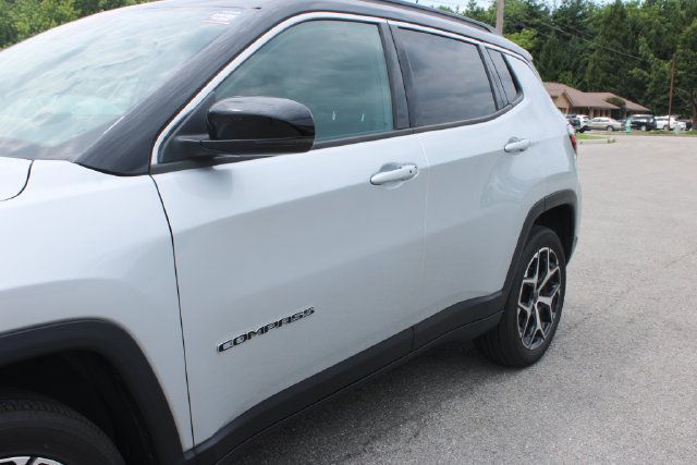 Used 2025 Jeep Compass Limited AWD/4WD image 44