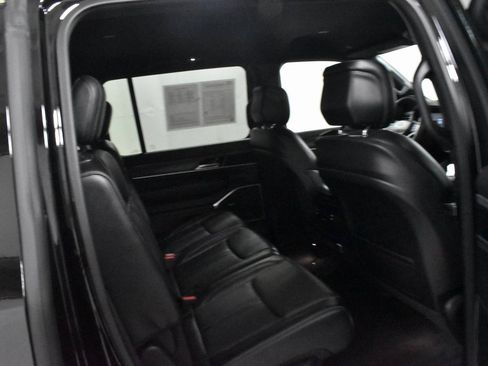 Used 2024 Jeep Wagoneer Series II w/ Flexible Seating Group image 17