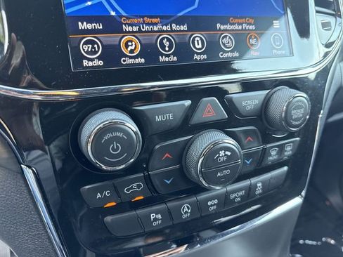 Used 2019 Jeep Grand Cherokee Altitude image 19