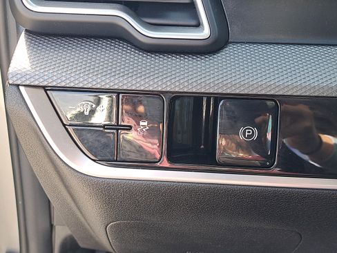 Used 2023 Kia Sportage LX image 30