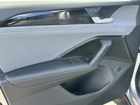 Used 2025 Volkswagen Tiguan SE w/ Panoramic Sunroof Package AWD/4WD image 14