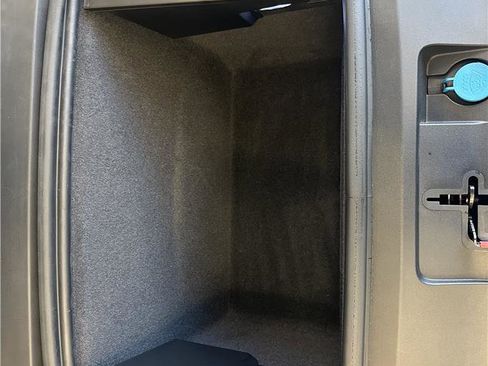 Used 2020 Porsche Taycan 4S image 29