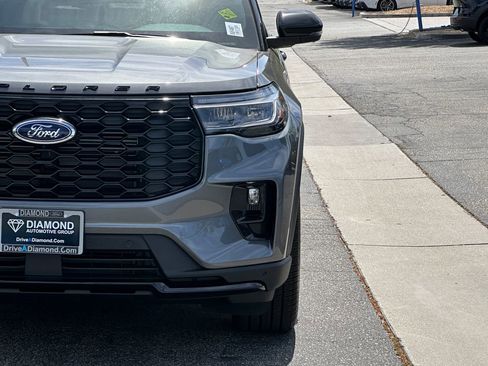 New 2026 Ford Explorer ST-Line w/ ST-Line Street Pack RWD image 13