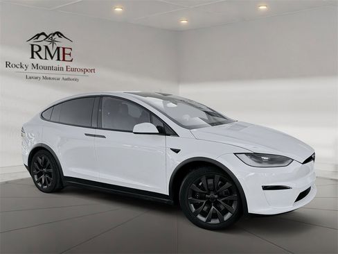 Used 2023 Tesla Model X image 1