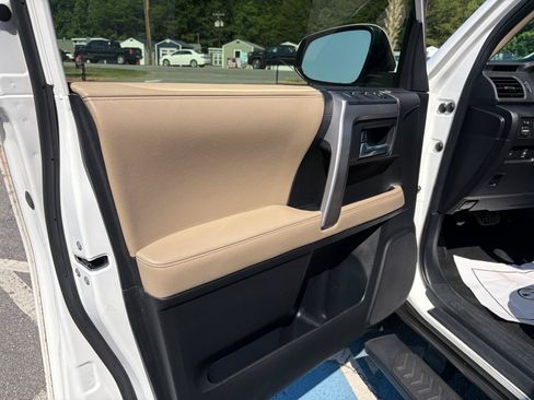 Used 2017 Toyota 4Runner SR5 Premium RWD image 26