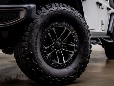Used 2025 Jeep Wrangler Unlimited Rubicon w/ XTREMEE 35" Tire Package AWD/4WD image 27