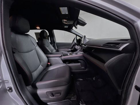 Used 2025 Toyota Sienna XSE image 31