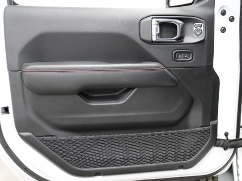 Used 2025 Jeep Wrangler Rubicon image 16