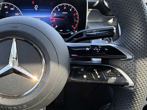 Used 2025 Mercedes-Benz GLC 300 4MATIC image 20