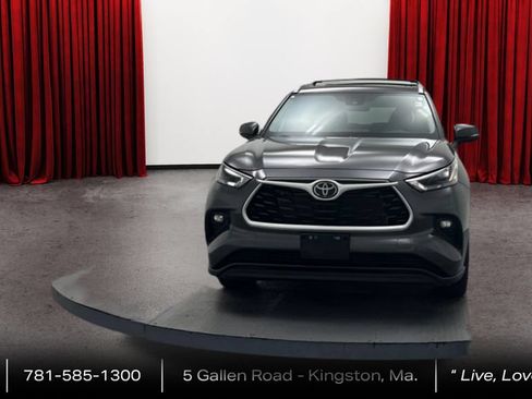 Certified 2024 Toyota Highlander XLE AWD/4WD image 2