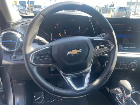 Used 2025 Chevrolet Trax LT w/ LT Convenience Package image 29