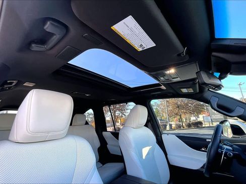 Used 2025 Lexus LX 600 4WD w/ Luxury Package image 13