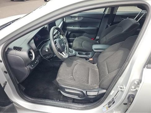 Used 2021 Kia Forte LXS FWD image 4