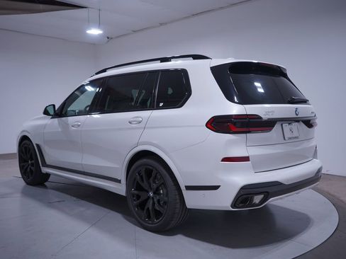 New 2026 BMW X7 xDrive40i w/ M Sport Package image 3
