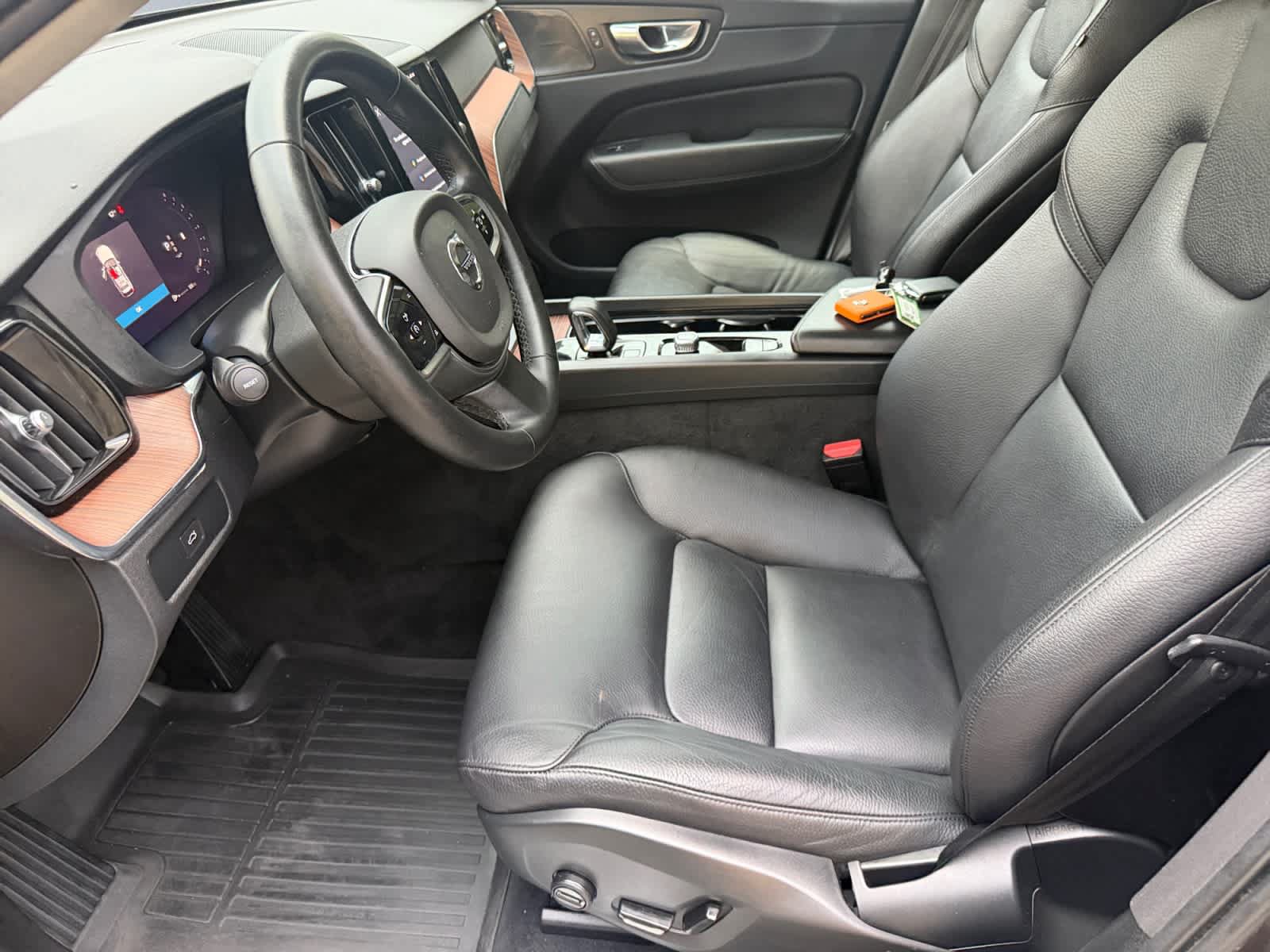 Used 2023 Volvo XC60 B5 Plus AWD/4WD image 15