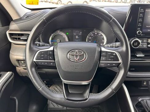 Used 2022 Toyota Highlander LE image 16