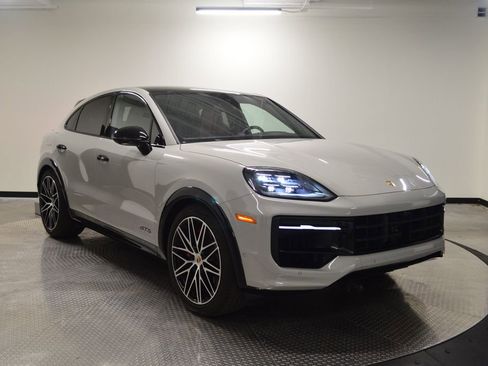 Certified 2026 Porsche Cayenne GTS AWD/4WD image 9