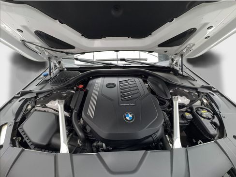 Used 2022 BMW 740i xDrive w/ Premium Package AWD/4WD image 18