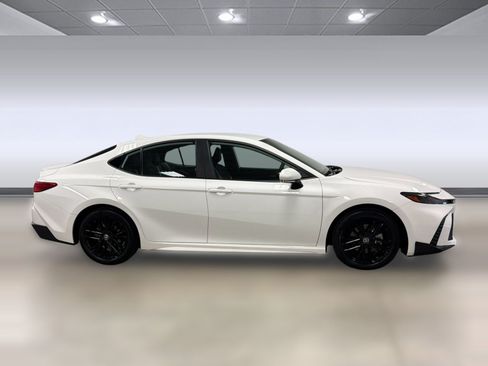 Used 2025 Toyota Camry SE w/ Convenience Package FWD image 6