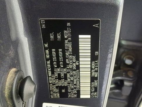 Used 2023 Toyota Highlander LE FWD image 33