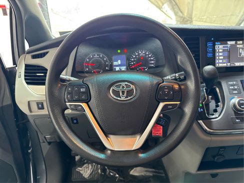 Used 2017 Toyota Sienna LE AWD/4WD image 15