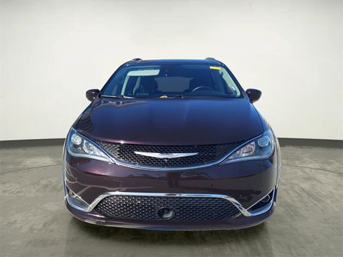 Used 2017 Chrysler Pacifica Touring-L Plus w/ Advanced Safetytec Group image 8