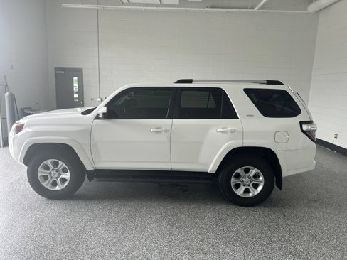 Used 2022 Toyota 4Runner SR5 AWD/4WD image 6