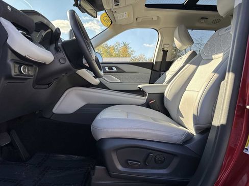 Used 2025 Ford Explorer Platinum w/ LUX Leather Package image 19