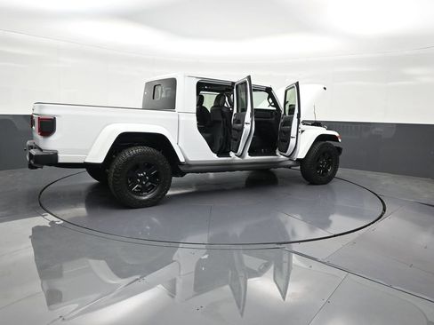Used 2023 Jeep Gladiator Overland AWD/4WD image 31