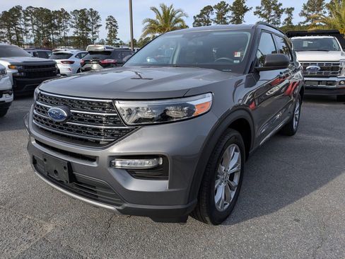 Certified 2023 Ford Explorer XLT w/ Equipment Group 202A image 9