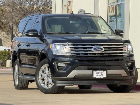 Used 2021 Ford Expedition XLT image 2