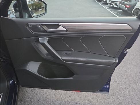 Used 2024 Volkswagen Tiguan SEL R-Line image 30