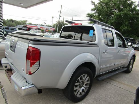 Used 2012 Nissan Frontier SL w/ Moonroof Pkg image 4