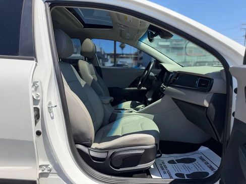 Used 2019 Kia Niro EX Premium w/ Sunroof Package FWD image 38