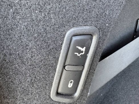 Used 2017 Maserati Levante AWD/4WD image 32