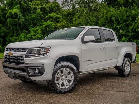 Used 2022 Chevrolet Colorado LT w/ LT Convenience Package AWD/4WD image 3