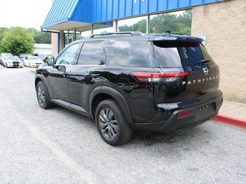 Used 2023 Nissan Pathfinder SV FWD image 3