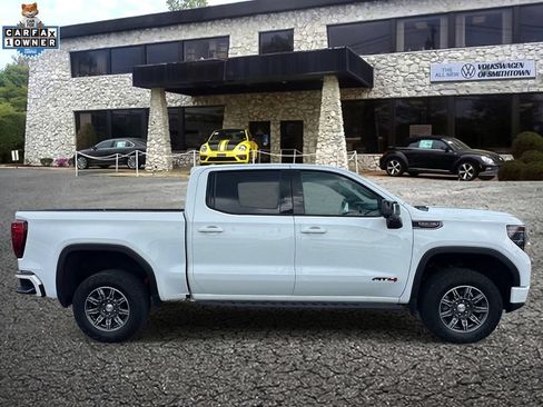 Used 2024 GMC Sierra 1500 AT4 w/ Technology Package AWD/4WD image 4