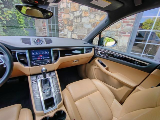 Used 2018 Porsche Macan AWD/4WD image 43