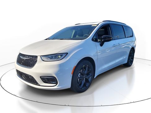 New 2026 Chrysler Pacifica Limited w/ S Appearance Package image 4