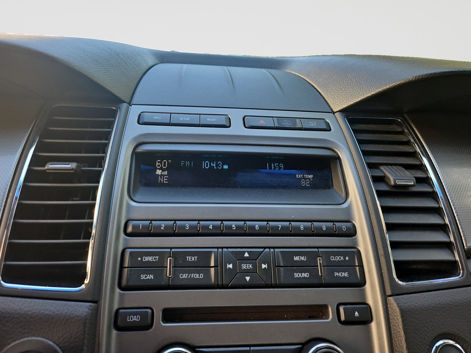 Used 2011 Ford Taurus SEL FWD image 25
