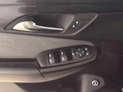 Used 2024 Chevrolet TrailBlazer LT w/ Convenience Package FWD image 6