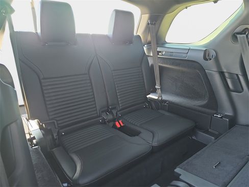 New 2025 Land Rover Discovery S image 12