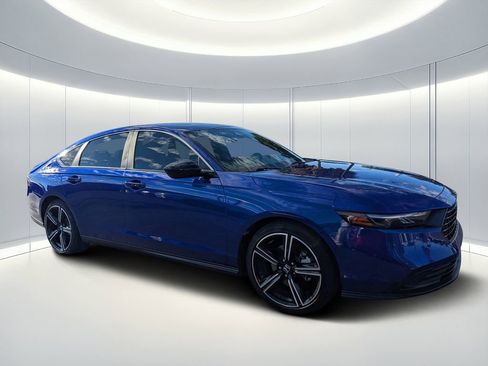 Used 2025 Honda Accord Sport image 1