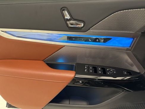 Used 2024 BMW i7 xDrive60 w/ Premium Package image 15