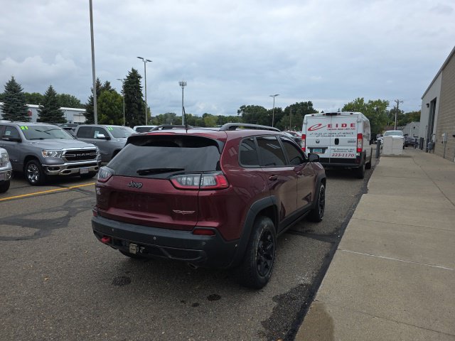 Used 2019 Jeep Cherokee Trailhawk AWD/4WD image 4