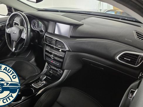 Used 2018 INFINITI QX30 AWD image 35