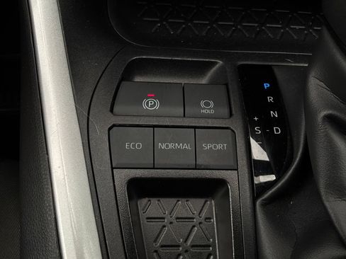 Used 2025 Toyota RAV4 XLE FWD image 24